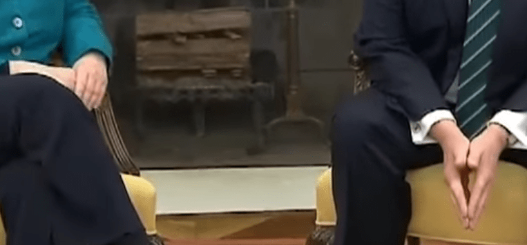 trump merkel no mano2