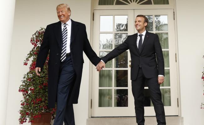 manos trump macron
